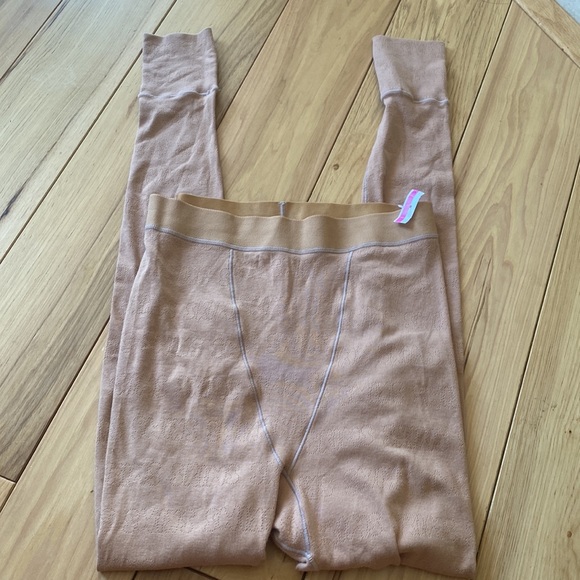 SKIMS LOGO POINTELLE LEGGING - Picture 2 of 4